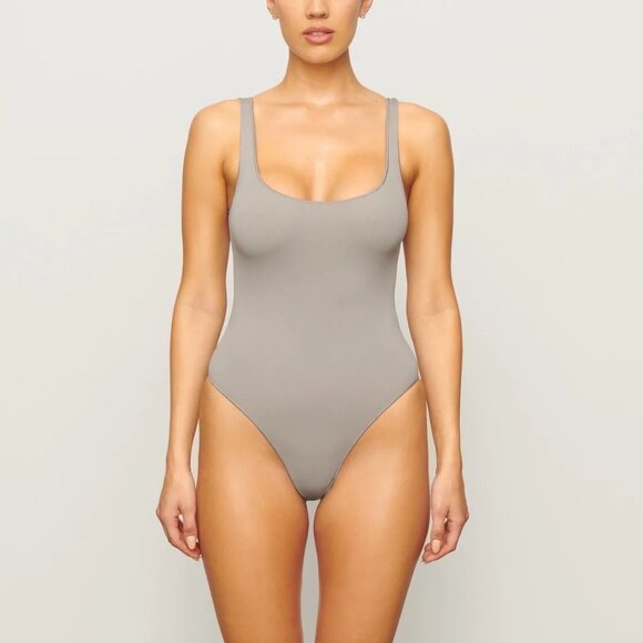 SKIMS Essential Scoop Neck Bodysuit Smoke 4X/5X - Picture 2 of 13